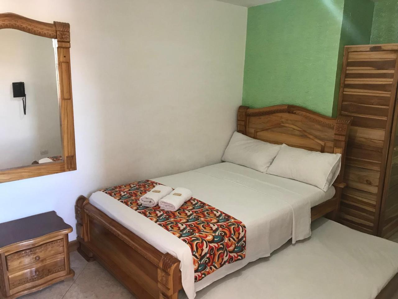 Hotel Las Guacamayas Guatapé Eksteriør billede